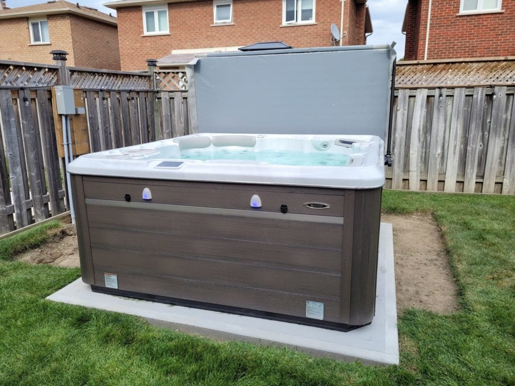 Hydropool 670 Gold Hot Tub
