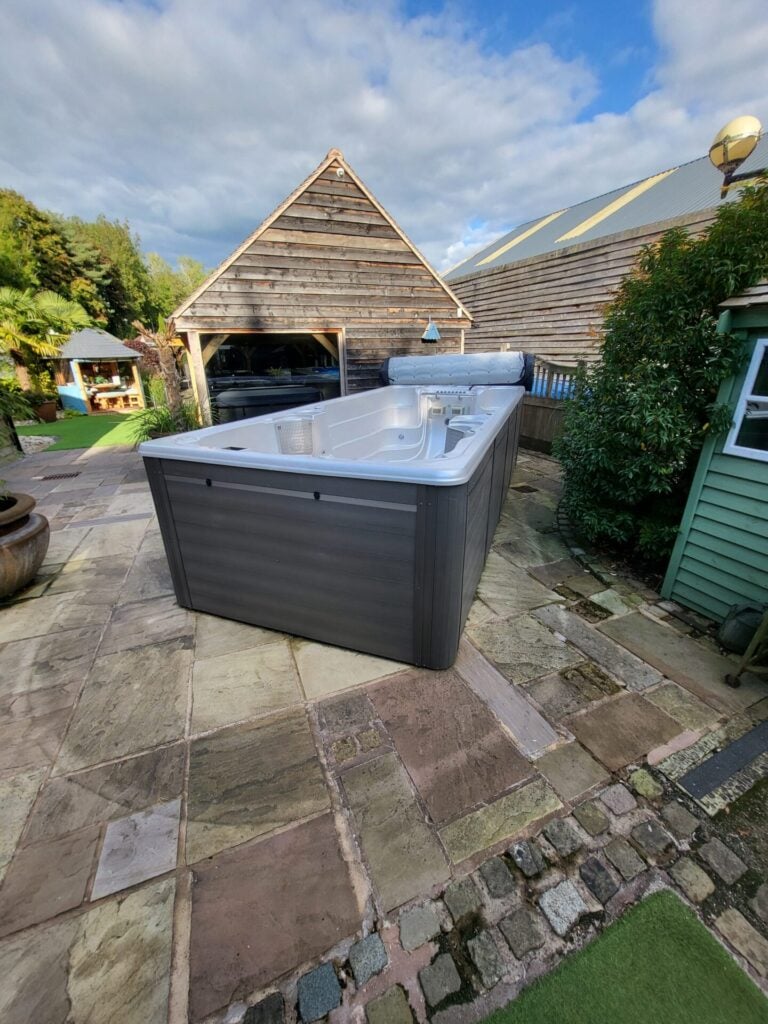 Aquatrainer 17FX Swimspa