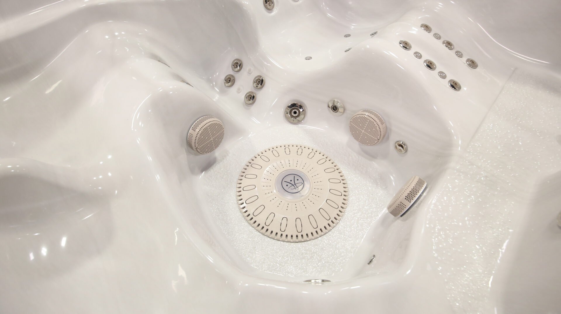 HP23 2024 Signature 455 Platinum Hot Tub Footwell Image9458